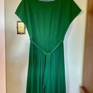 Elegant Green Pleated Dress